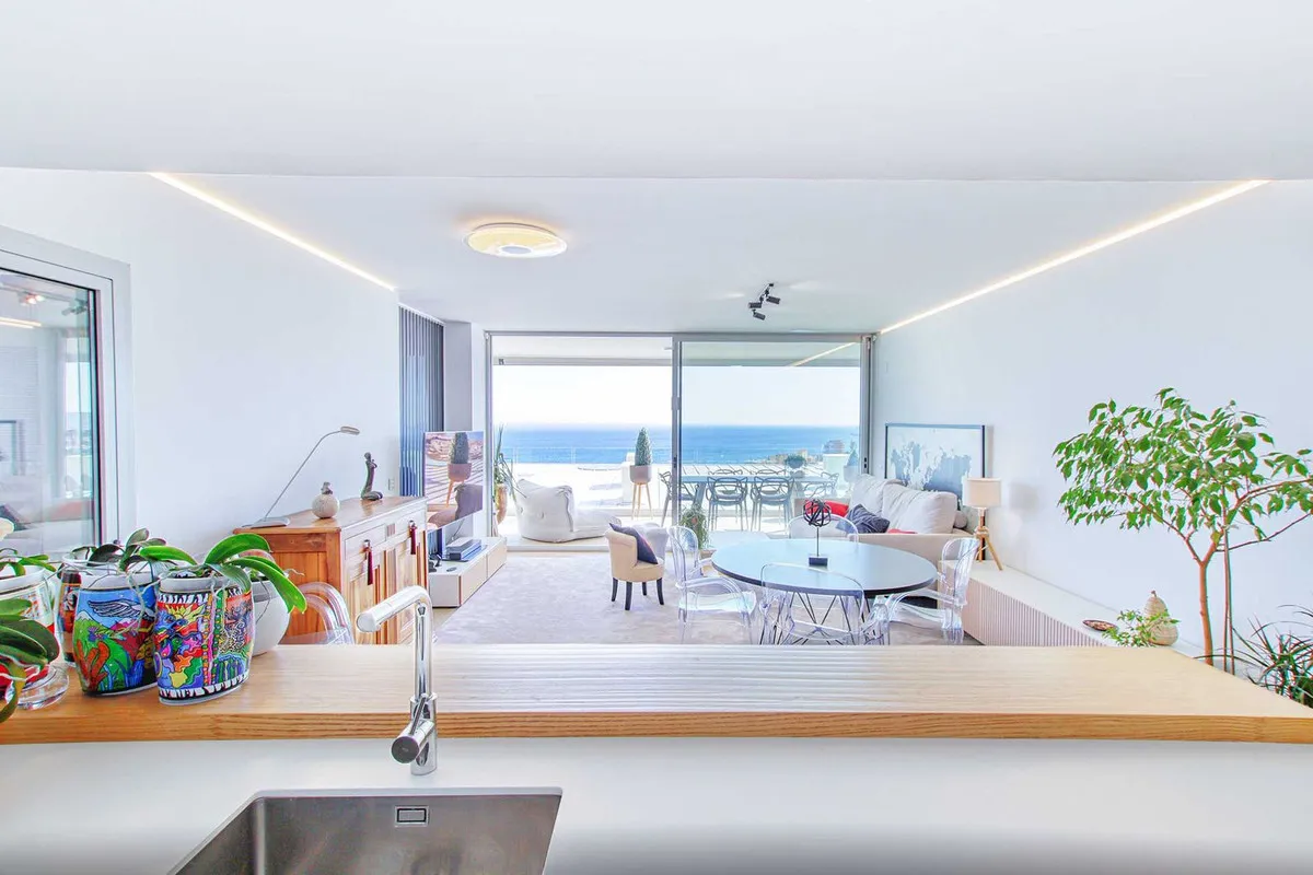 e64b1d70-b8c9-4d96-902f-06abf945a73a