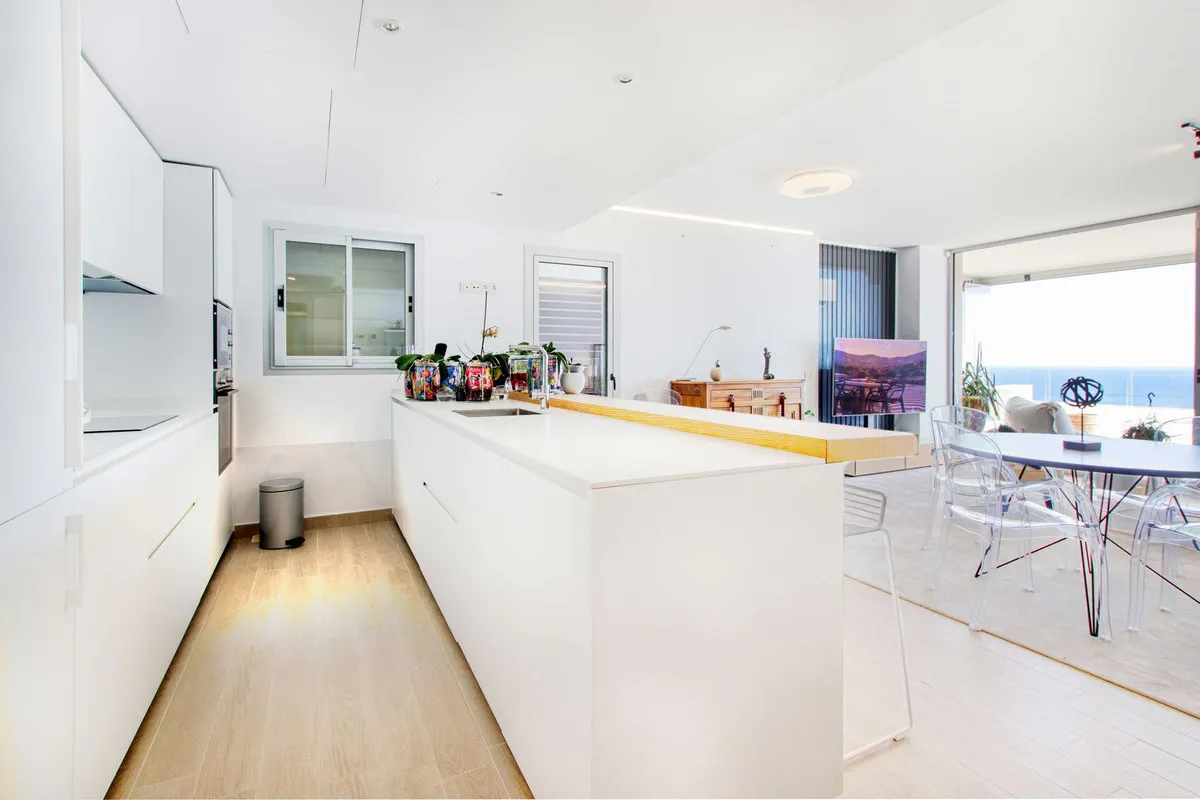 fa243259-bbc3-457b-984a-f60498bd4d35