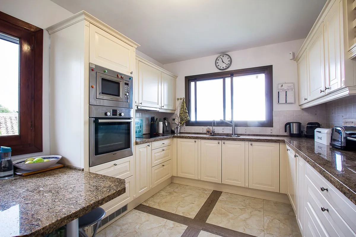 3b48694e-8acc-4273-acf1-9269d2f9633b