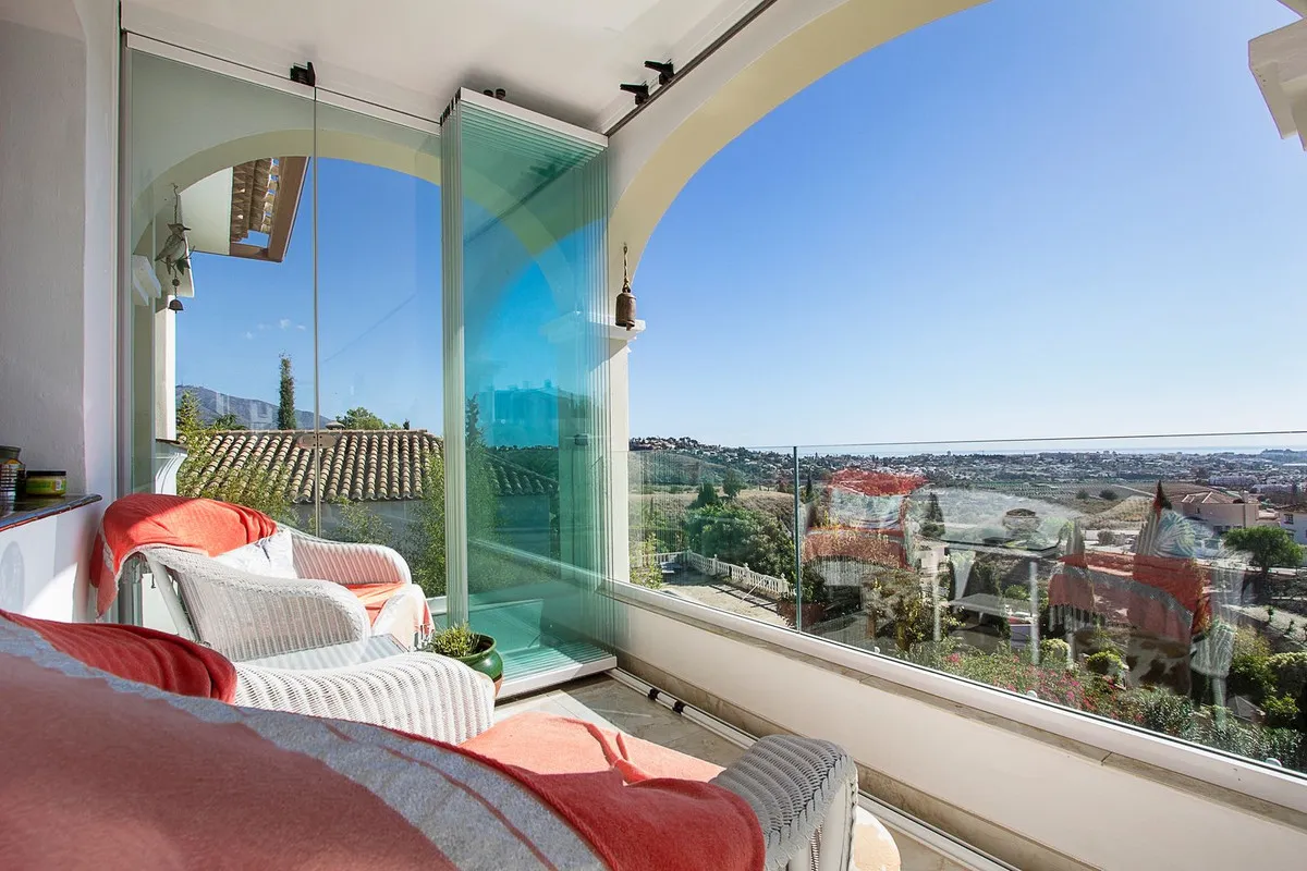 e9876fbf-7f71-4527-b20f-32afcf828327