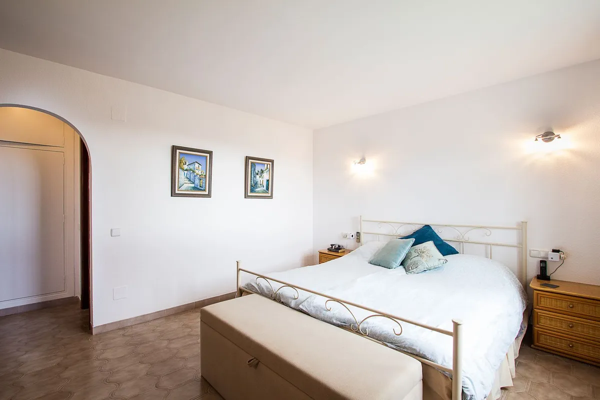 fe678b42-ed3c-462e-be86-11142c128429