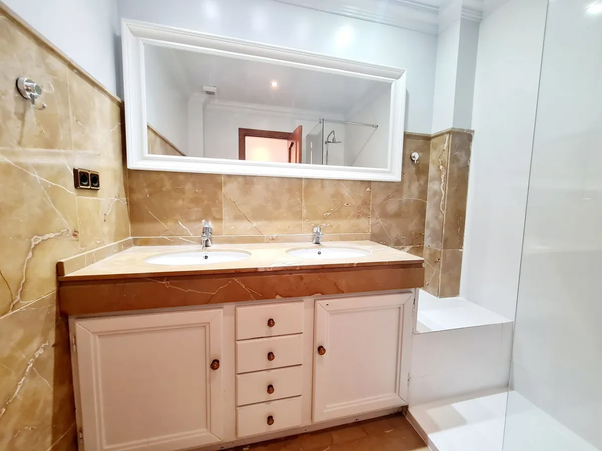 c761b080-3c17-40fb-bcc7-004d0fce61b1