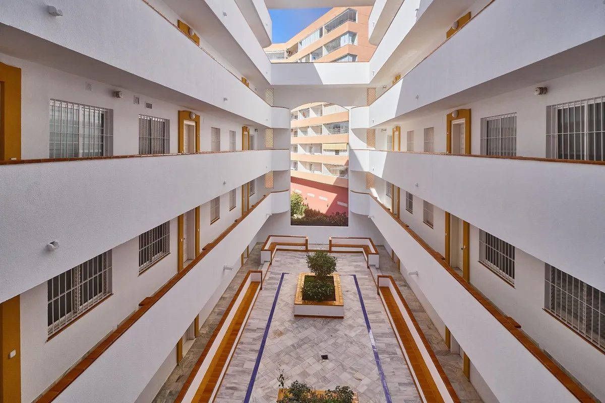 0e3ffd5c-0863-462c-9d28-cda7e93055cb