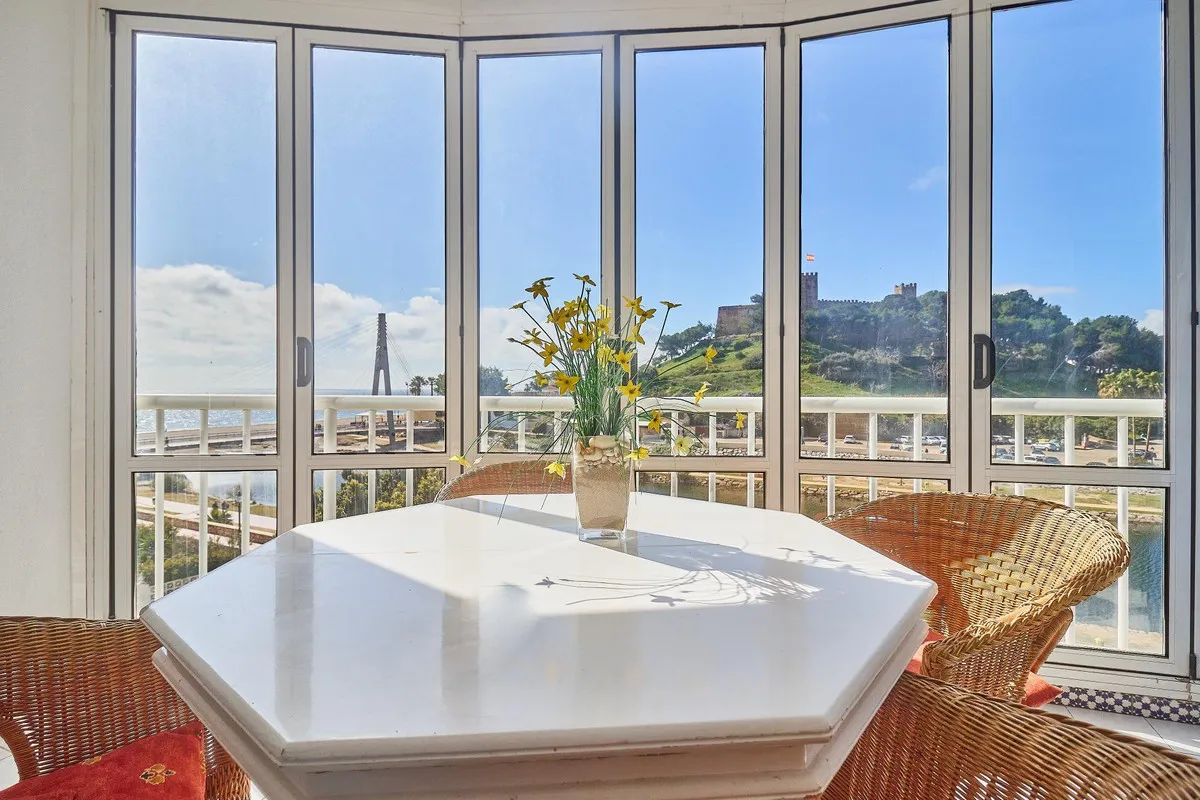 c940dcb7-eeb9-4e54-9e82-1d70822a3632