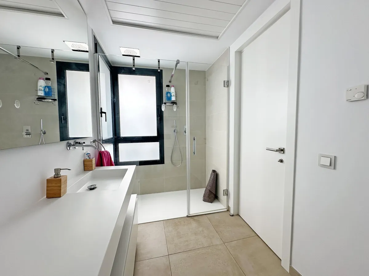 7ad9f3e2-8a8e-4822-943f-16f4dd950eb6