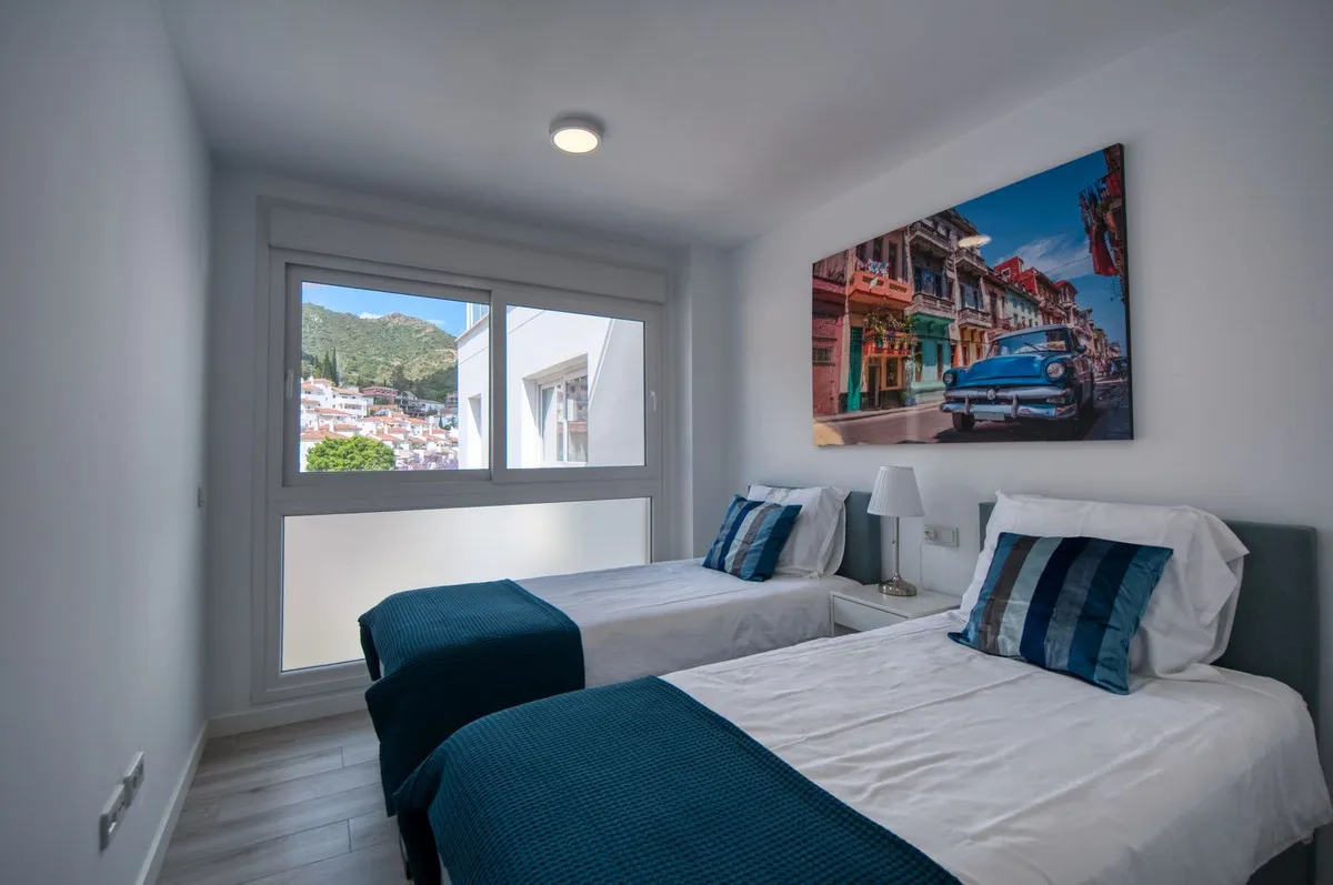 76fc8872-5d80-4a9c-8bad-83fedf97563f