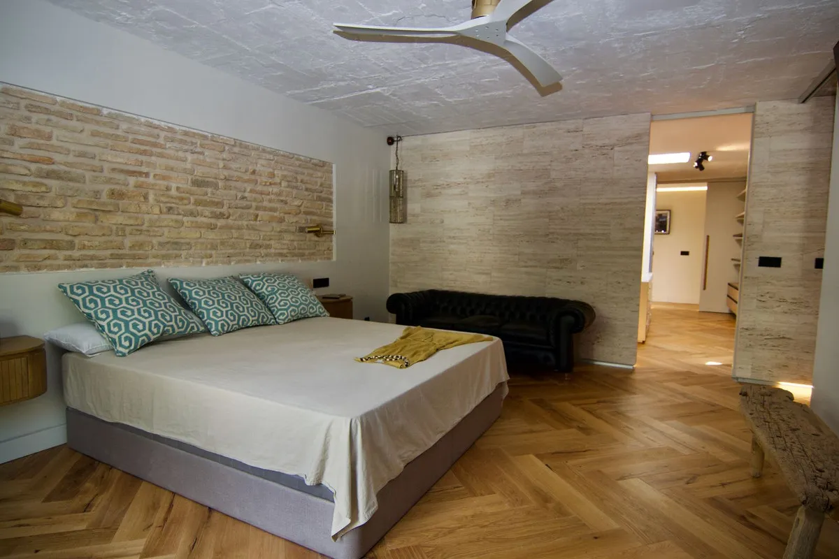 00c423e5-16d7-4945-8593-695315b46325