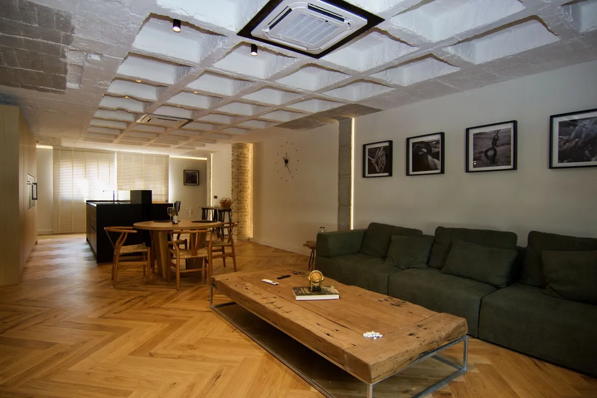 e2016085-92d3-4181-b8ab-576a5dbed3f4