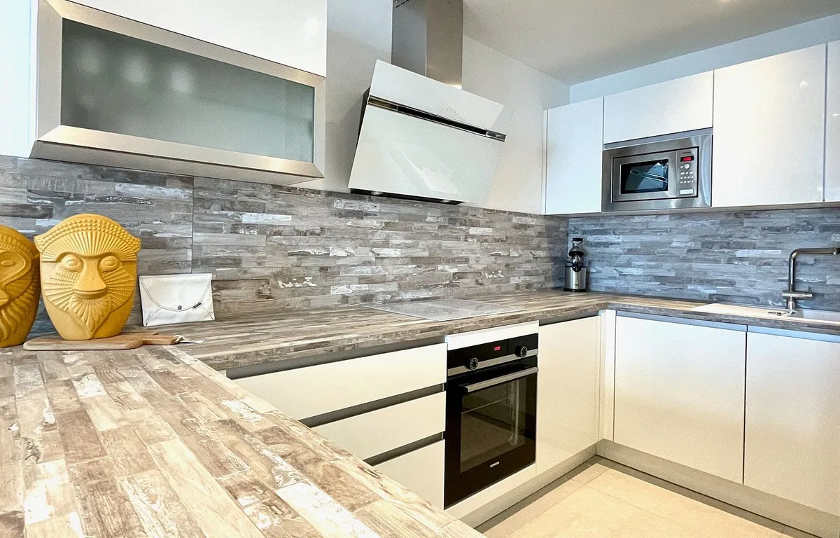 2380c486-2daf-4dd5-a8ac-538802adf762