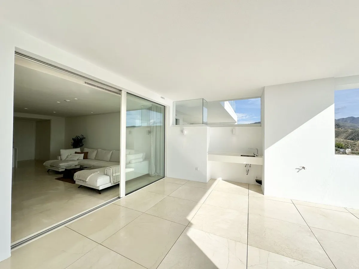 63e0405c-a5e1-4881-bfb7-b31d4ca55249