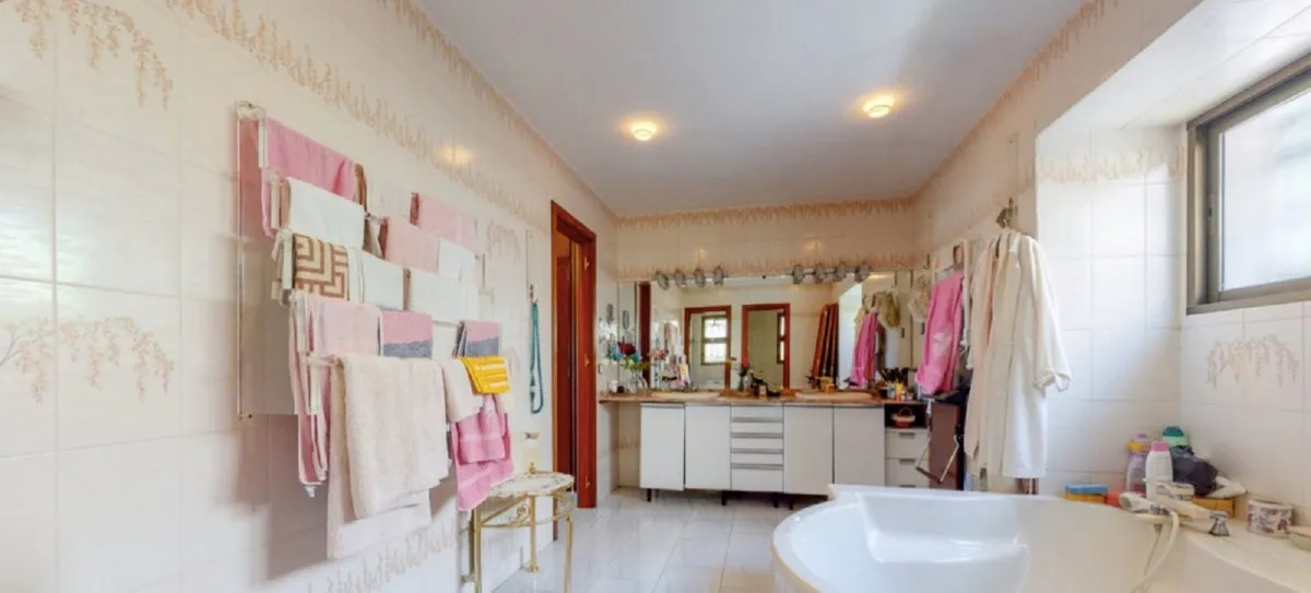 d8460982-f3cb-4e6b-a7be-34ffc42f1800