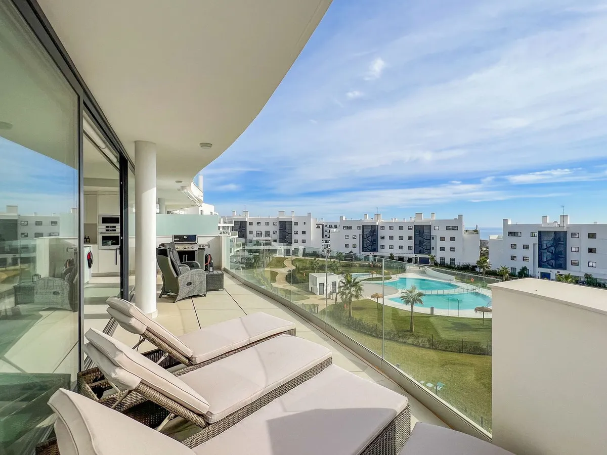 d2c7cd33-cfcd-4e36-8f9c-abfab05b3a2b