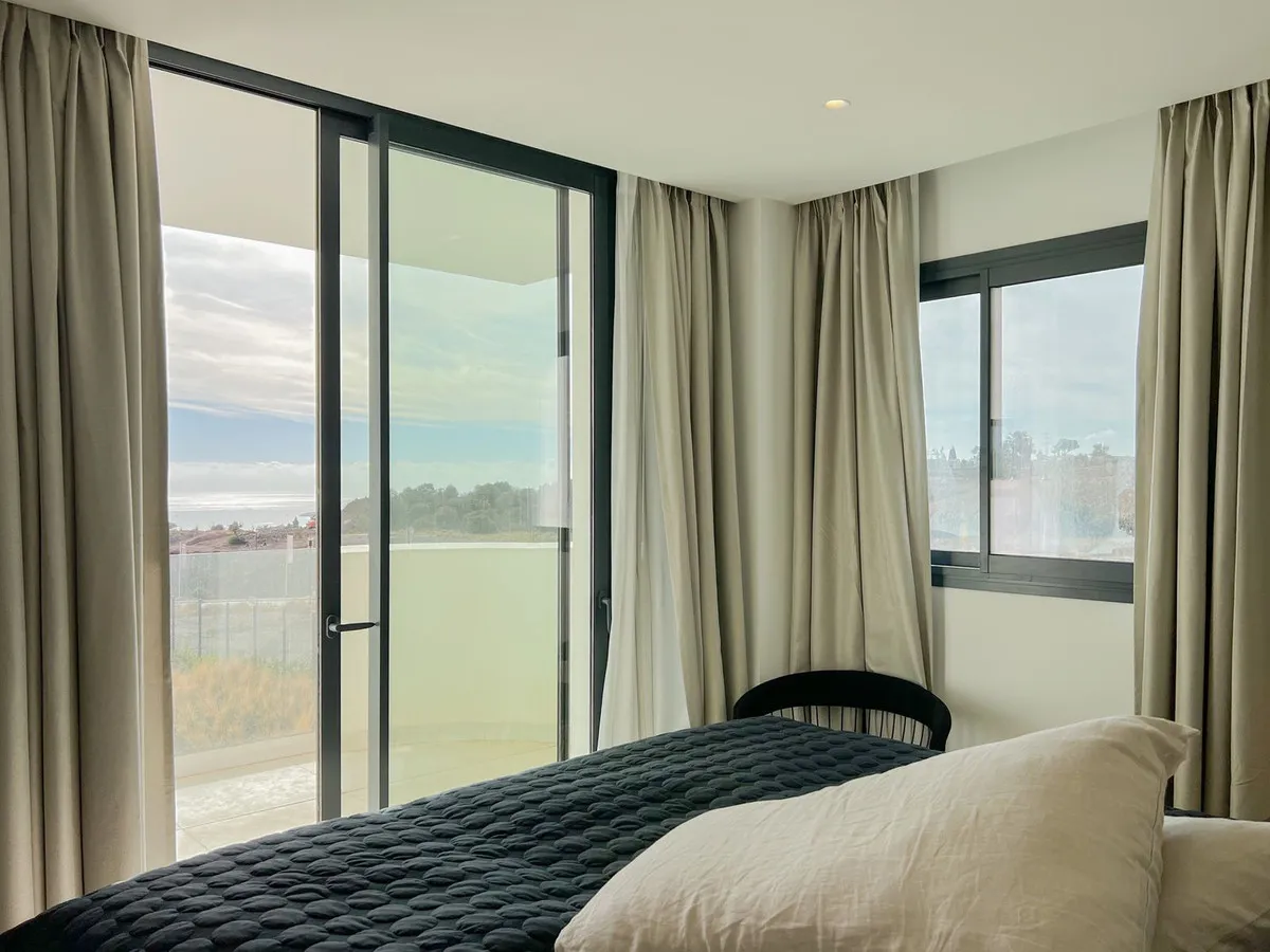 e80d63dc-9ca0-46e7-abae-fca69c755123