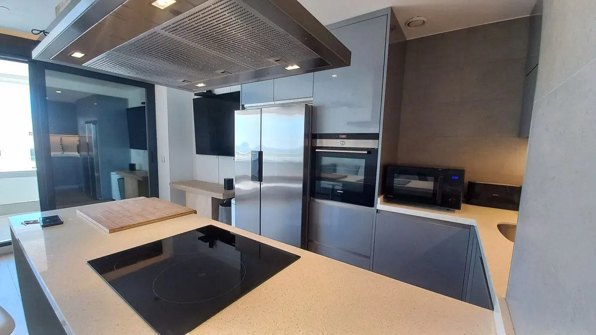 e7c6b50a-2e29-40b2-8195-8ba7df984d98