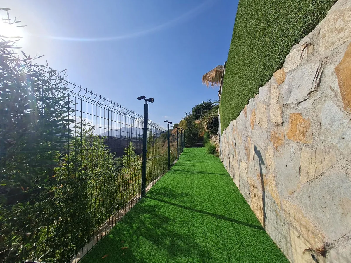 5c40675b-8e03-4f1b-9433-67605fe18eb0