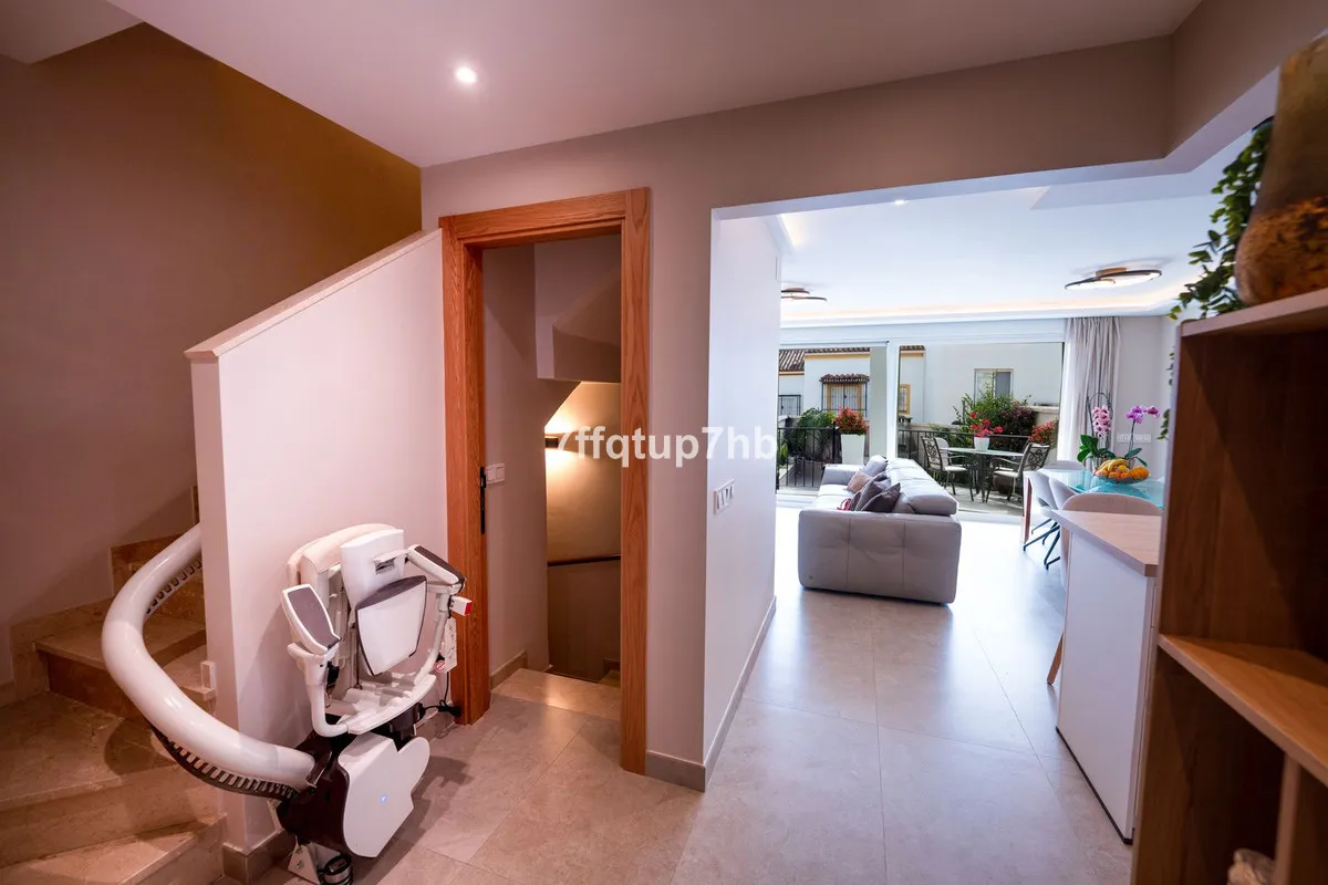 f4dd1d51-a187-414d-980a-4035370614a8