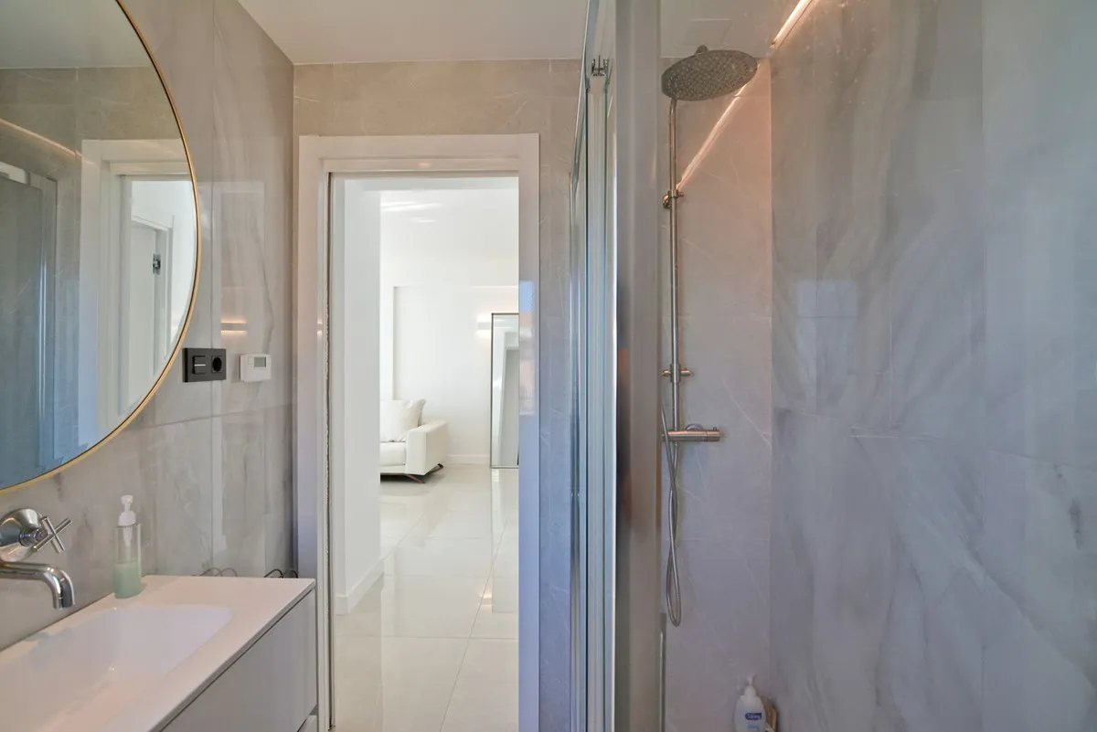 4c3112e2-c467-40d1-b372-33d94af73851