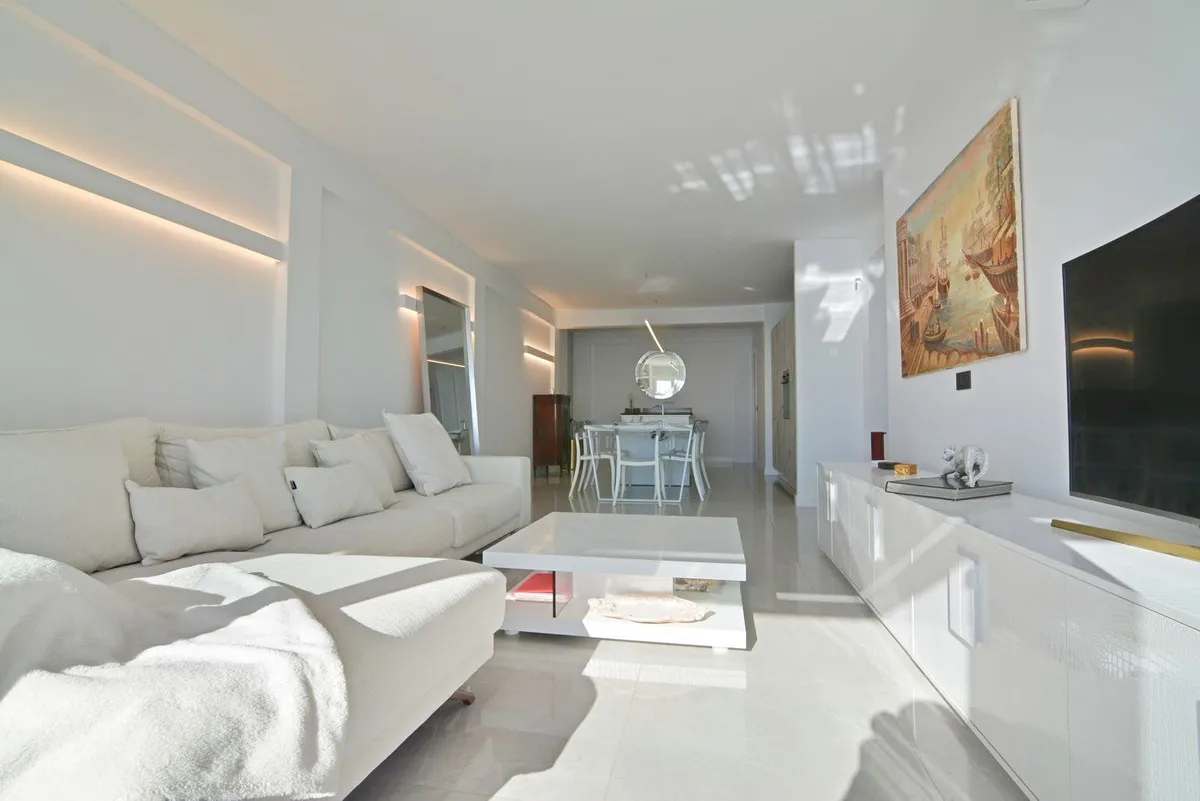 e7205b81-ebf6-4d13-9826-820c69f6f03a