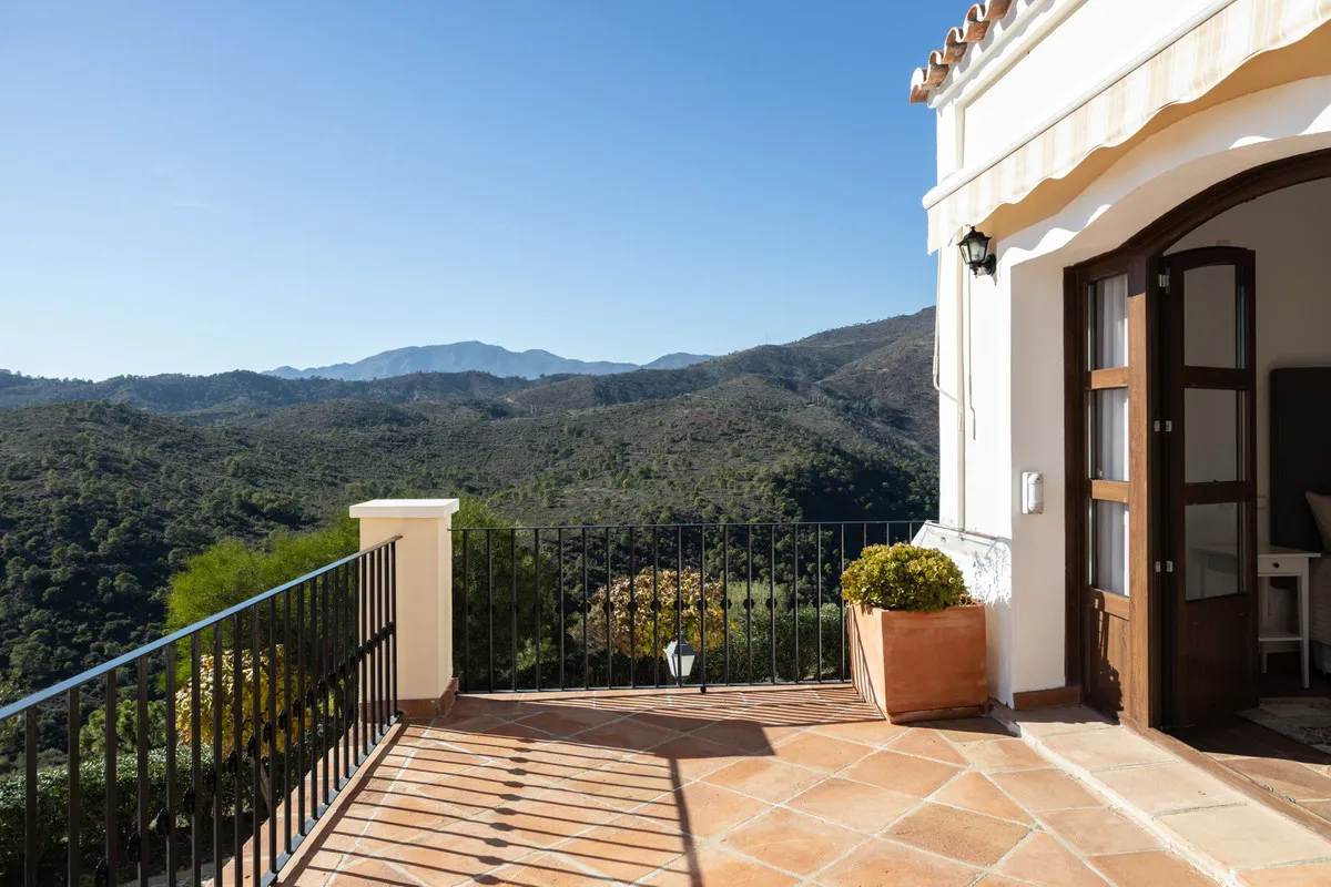 8bab4056-9559-429f-b5de-a404654a2122