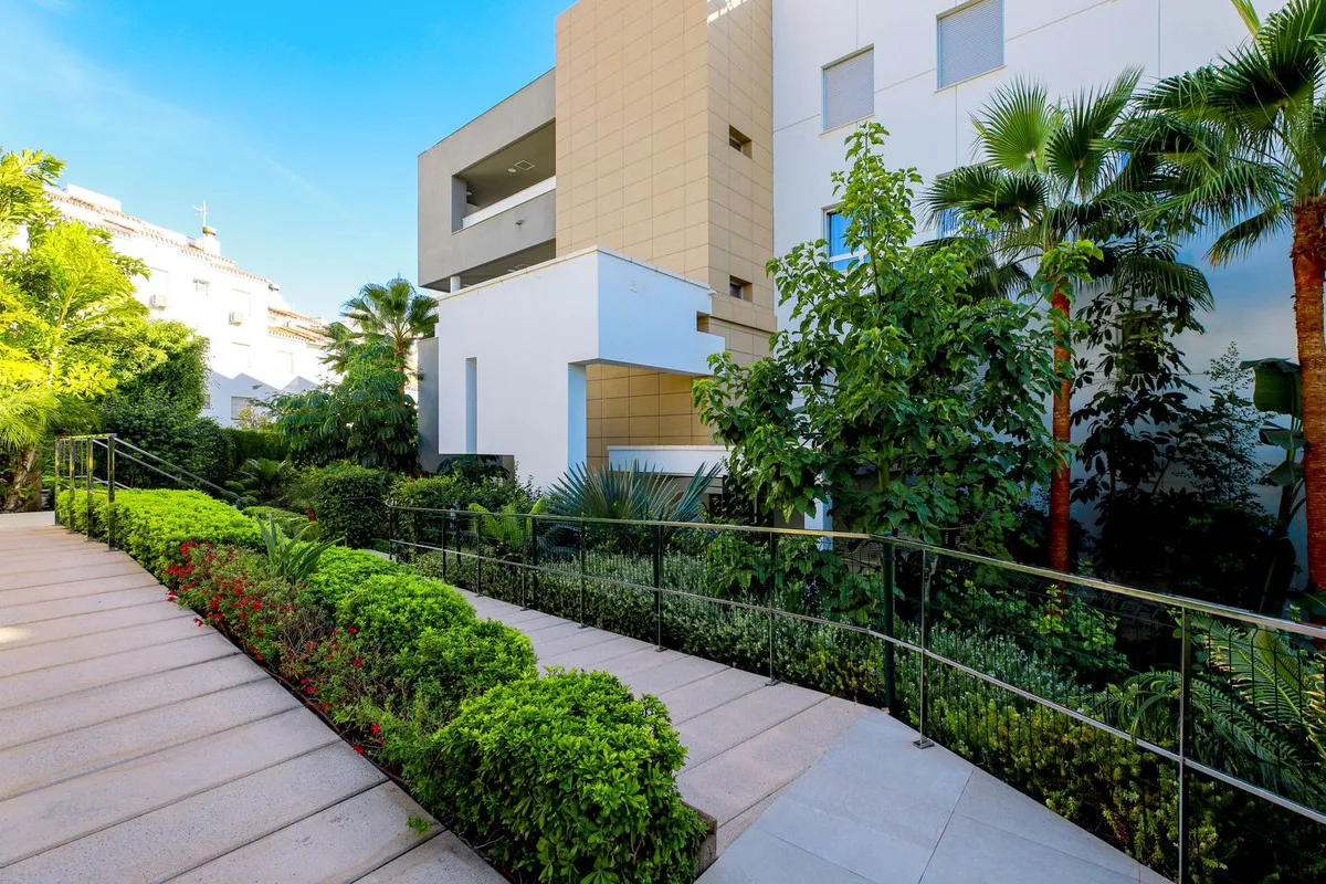 24d4b4aa-032b-43e1-9276-88af0d7b7ba8