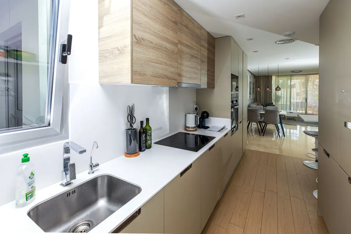 e1888779-d80f-4ab0-bcf7-408a14ae1cbb