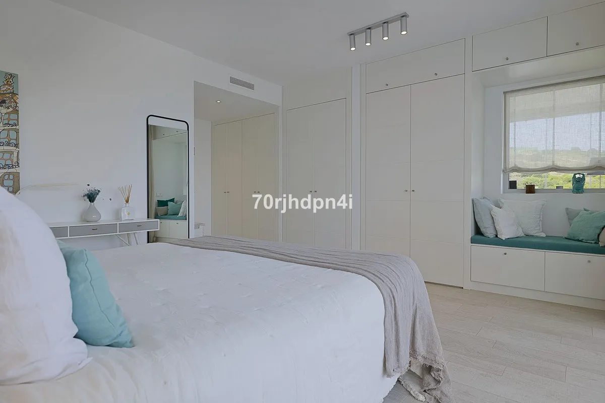 93af0206-aa71-4fad-8bd9-f6f930bd5a6b