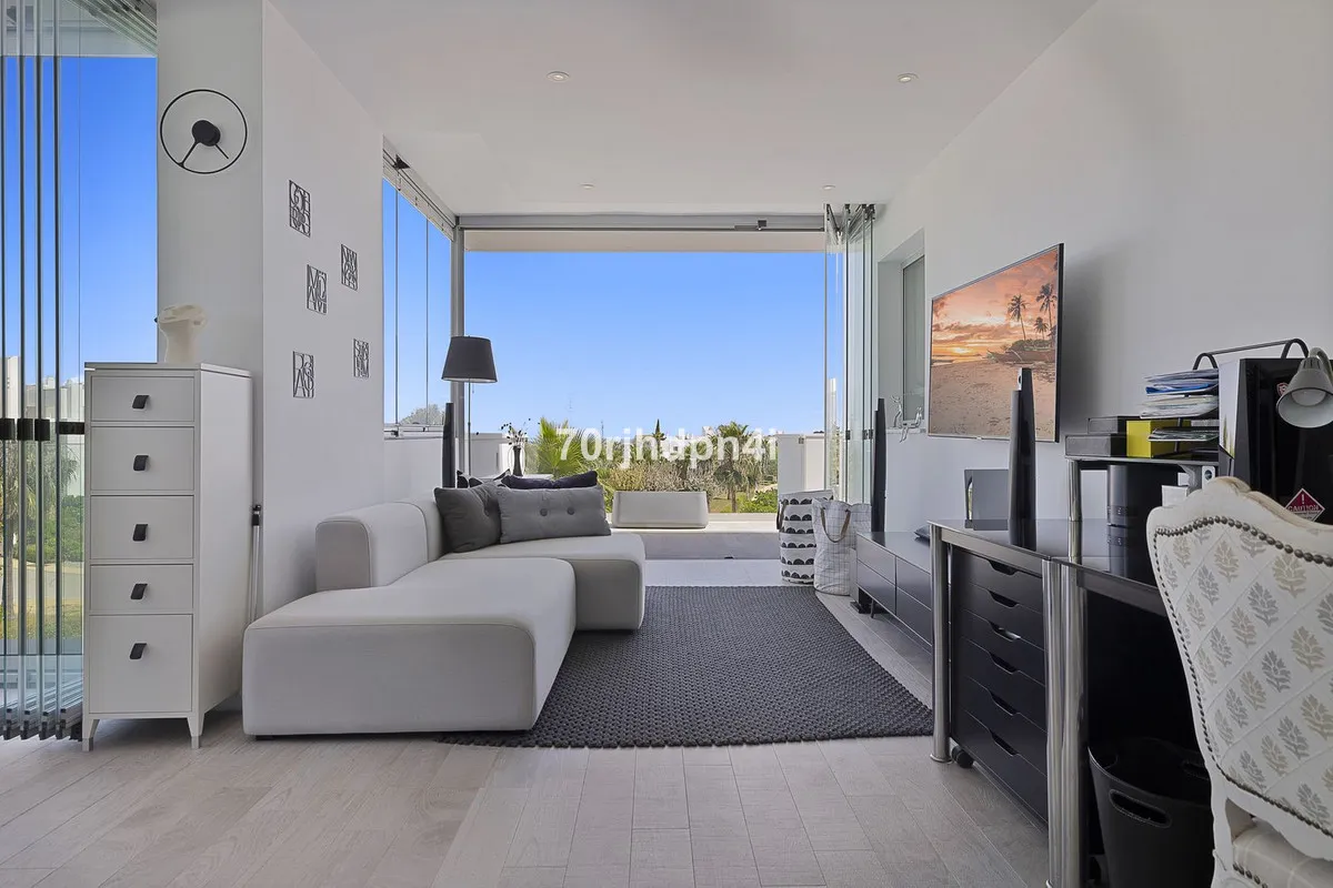 b6a5a3f8-a478-4b5b-8b04-3d268f34ec80