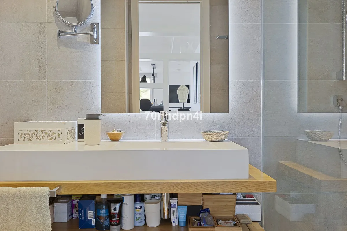 ece00cfa-4d73-4ca7-b096-6d8831159543