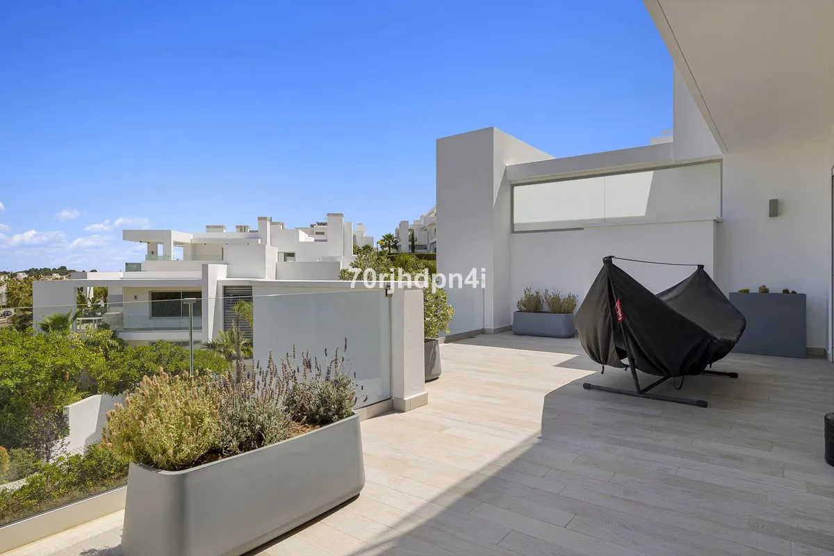 f057384c-8d69-4064-bf3f-325d689c5790