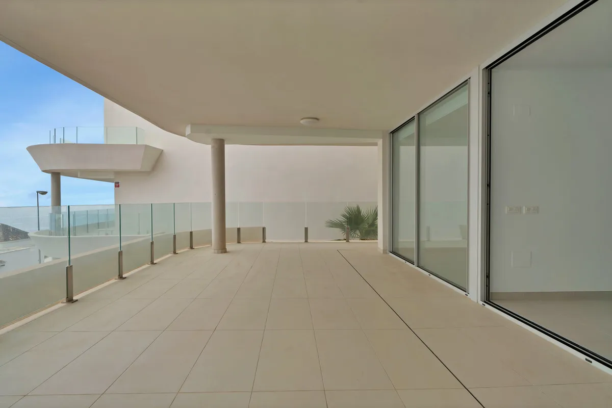 ce143f9c-b372-4584-b832-67fbd346618c