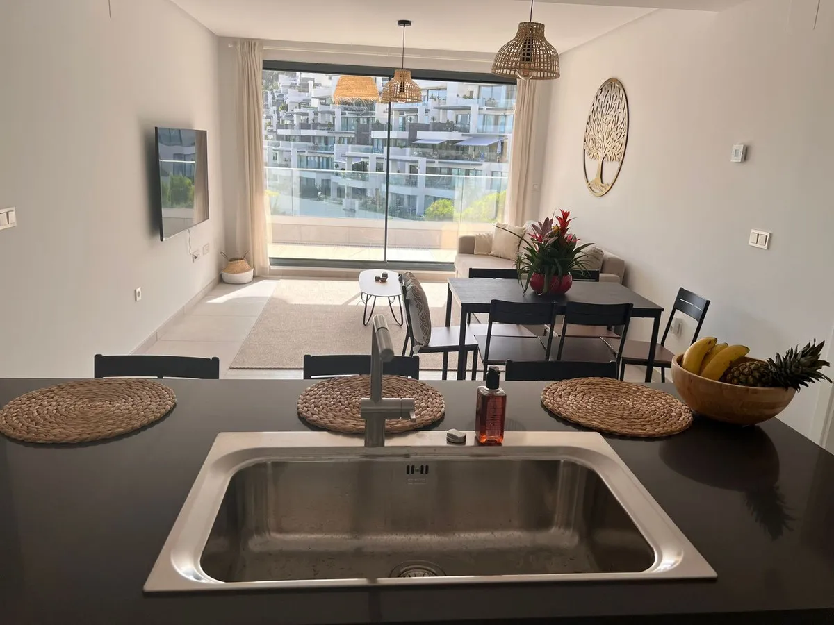 3bb6cb40-1285-4cce-a8b8-4b37d0c9a39d