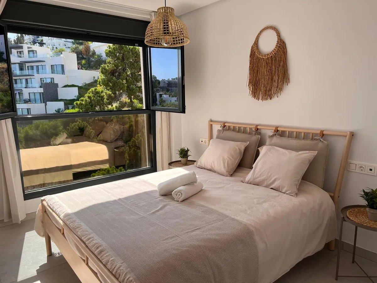 9cd63b8e-1c3a-4e29-b864-76eef7e16a8f