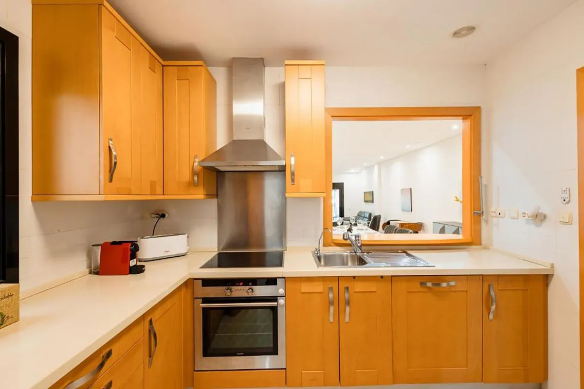 9e6deffc-4647-49c9-adaa-9edf6afb4a53