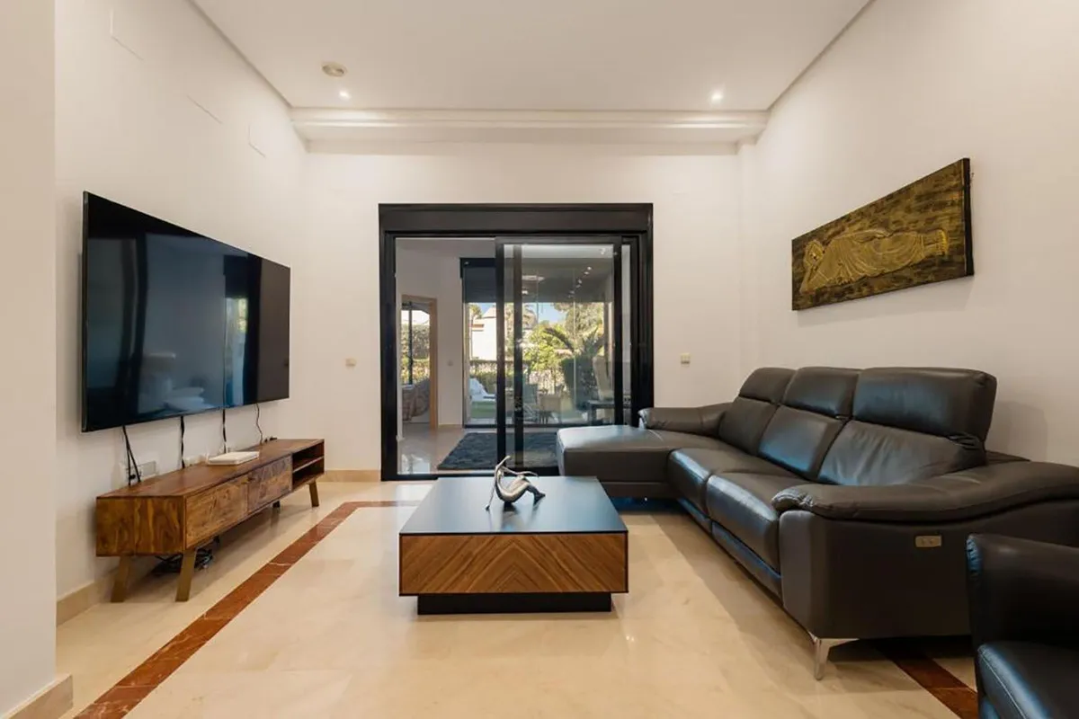 fba9bb09-88fd-458c-9e47-328dcd850976