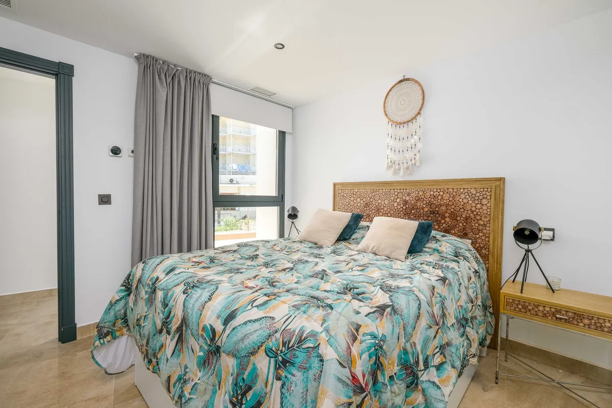 a033e201-82c2-4c6d-8096-ffa21eb2abe5