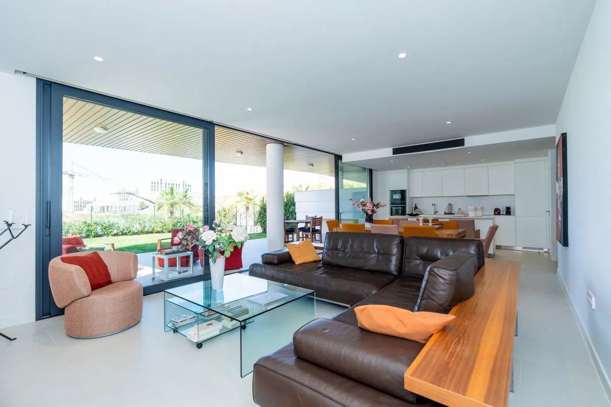 e568e0c2-3411-43a7-be11-6c4d807a48bb