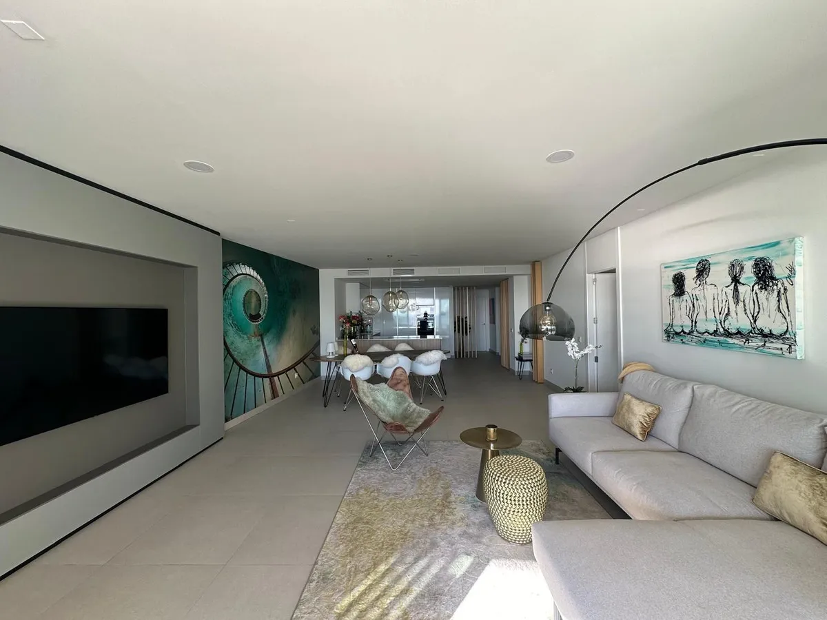 6c1b582c-dd79-40f3-a36a-9911d2a05eab