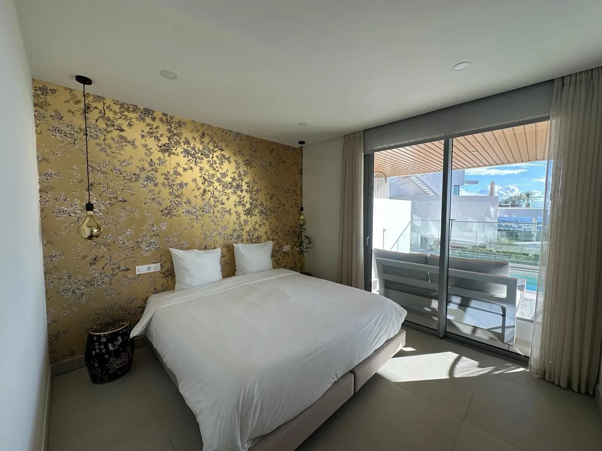 b96353a1-7f78-49d6-bf4e-0f706c4c8828