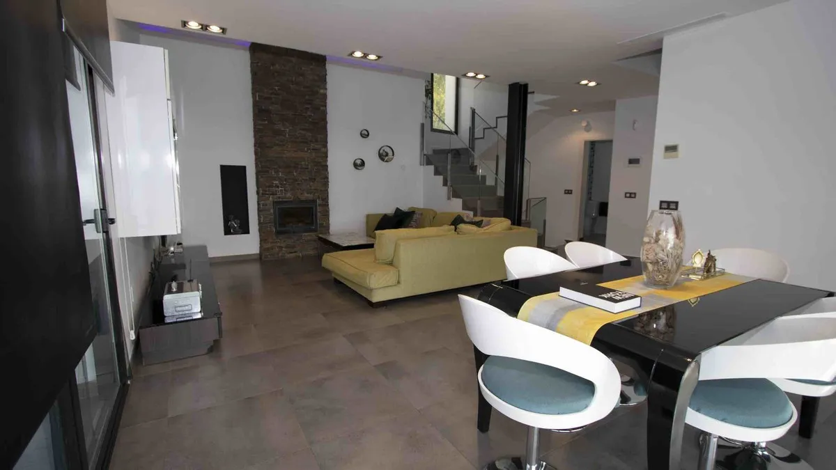 c8be9152-b62d-4c86-971a-86e015224f1c