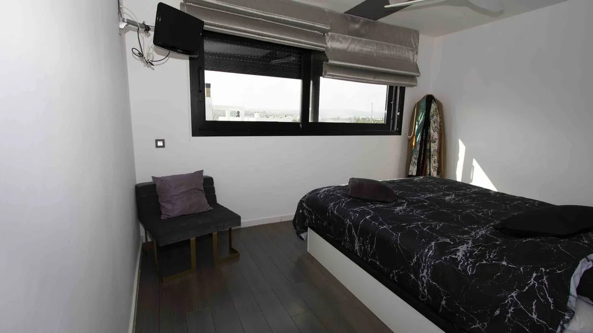 f65cfd7f-8744-428b-ae42-fb4f93c05983