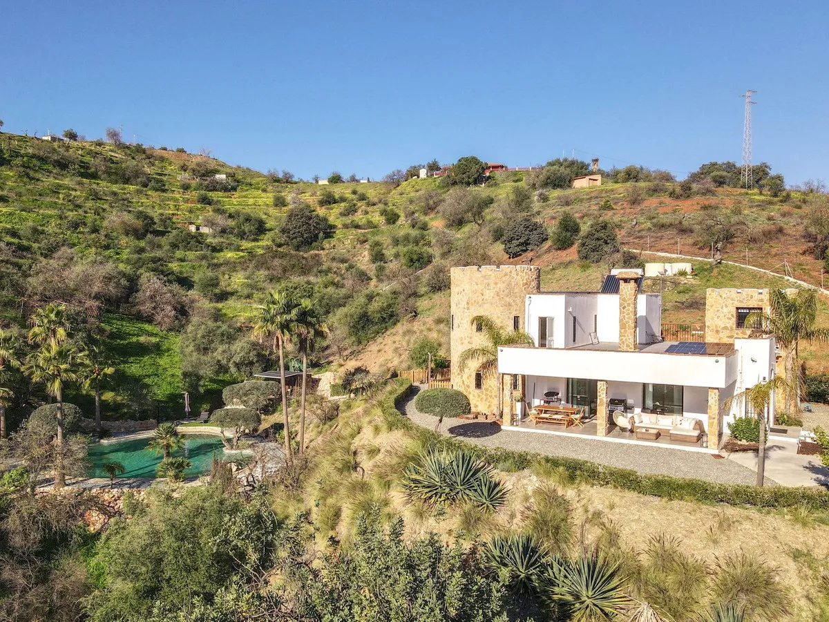 1ed89c1c-c05d-4cc6-8fab-84716e5f83d4