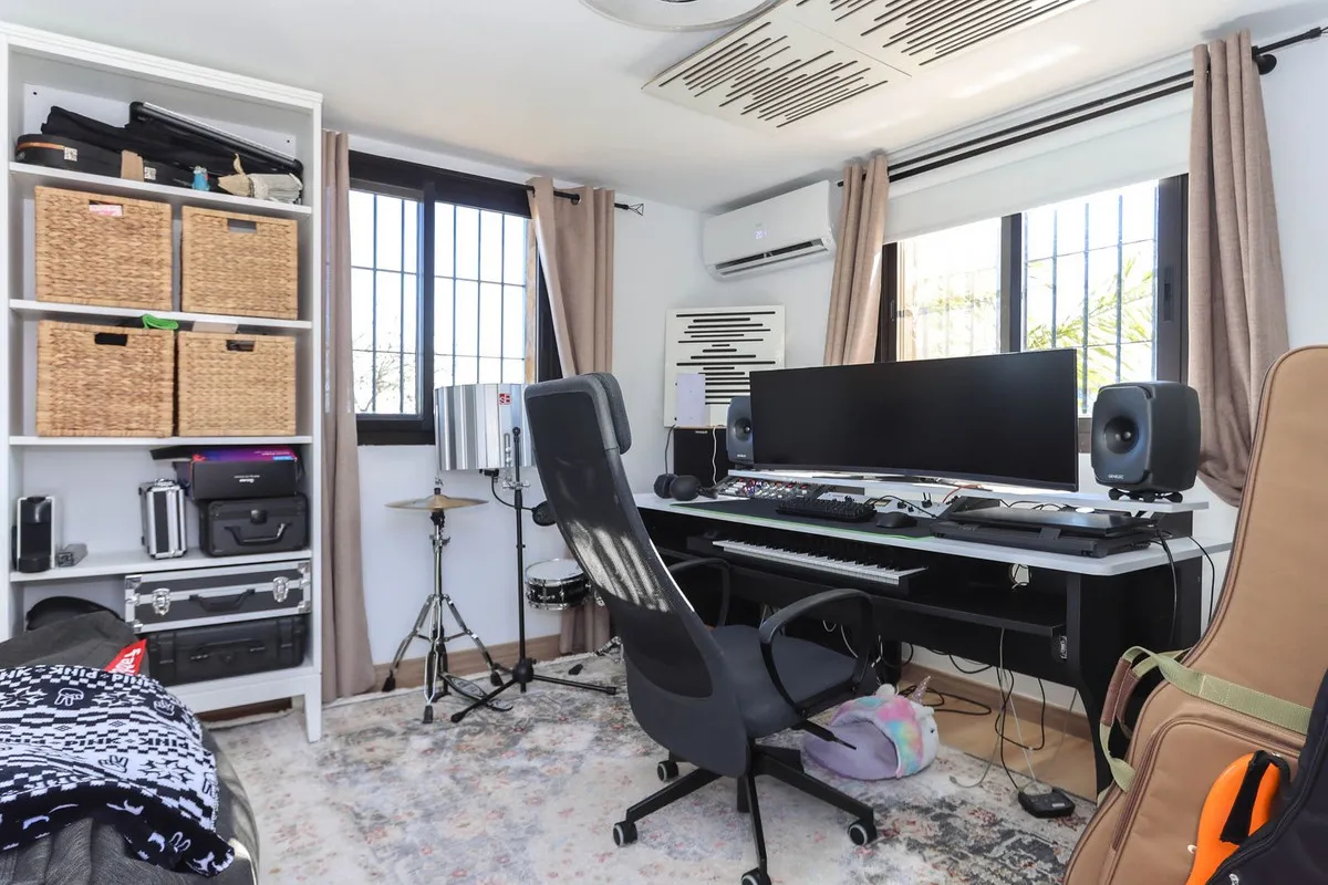 4dbe840a-8038-4b41-b50d-e715ddc2df02