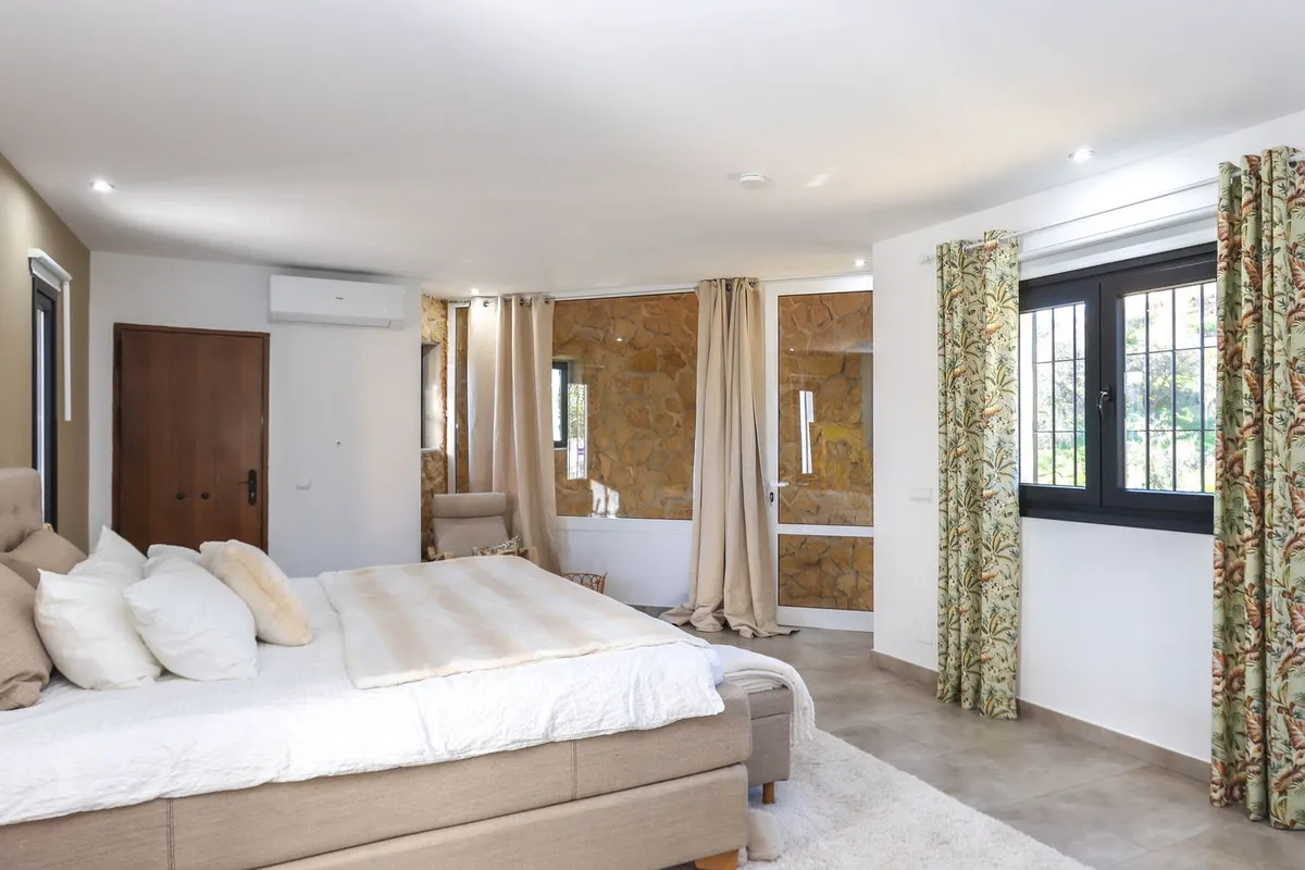 a9b47ec4-34ff-4fb9-a053-73a13d4ae46c