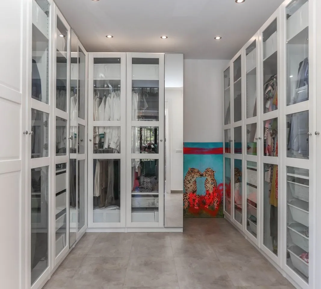 c4d556fa-9be4-4751-ac78-720c9ffe561a