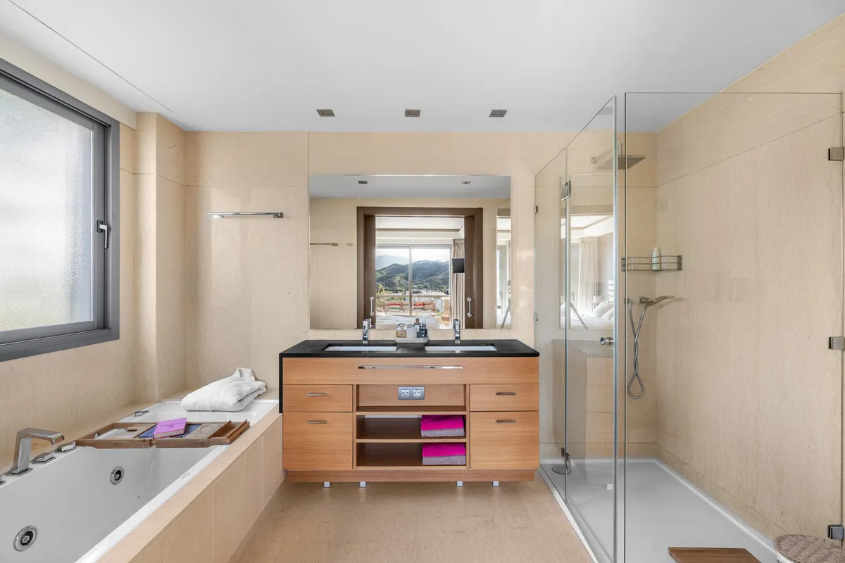 f7e5bab5-d23b-492f-b58a-b63f6d021a0d