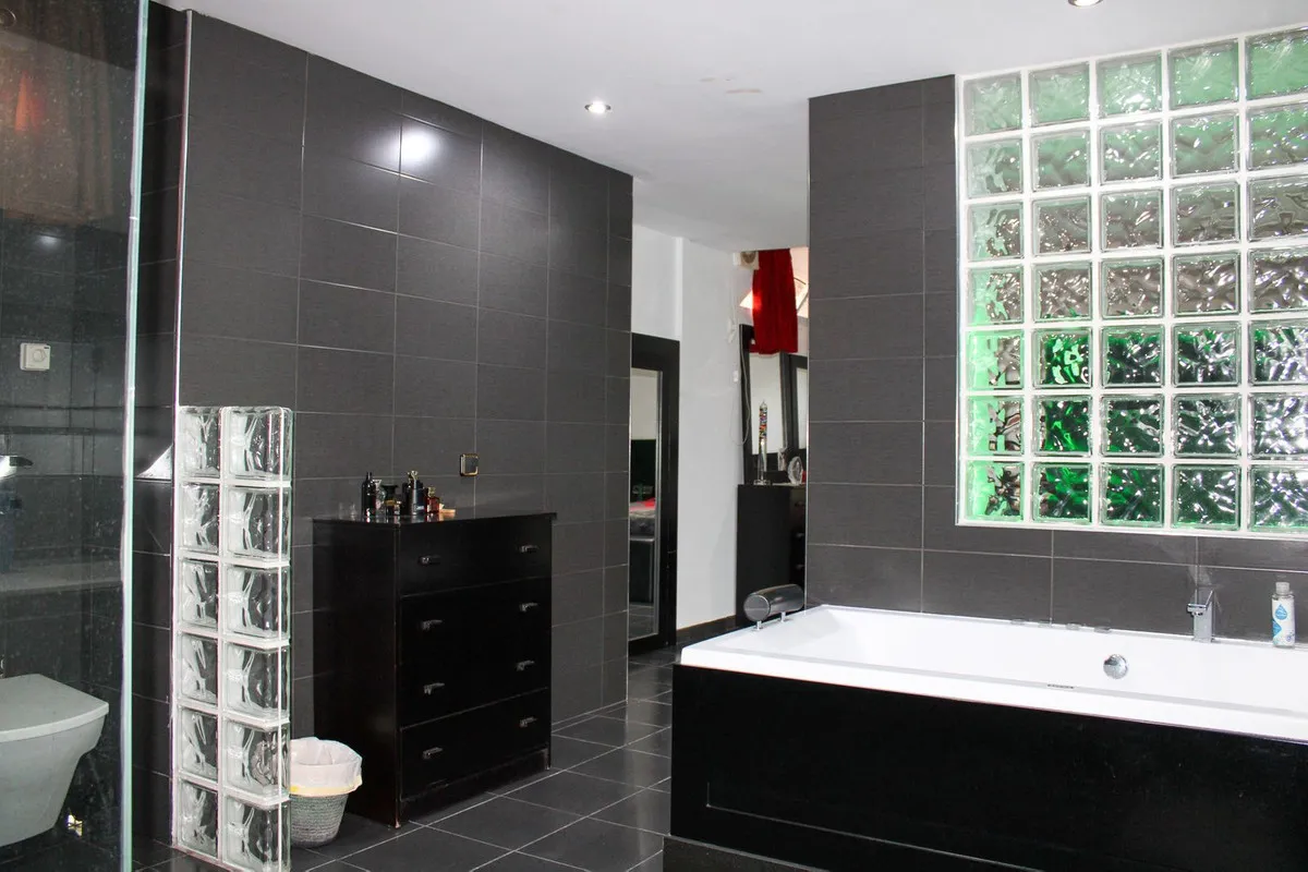 a917e434-40fe-4936-8435-1a97d916d36e