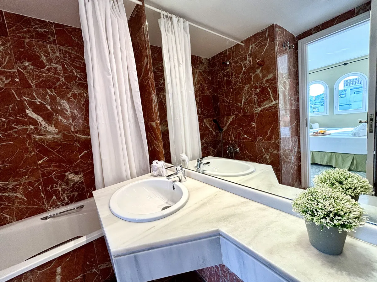 035ec4ec-b075-49ef-bab1-e6ae72cb597f