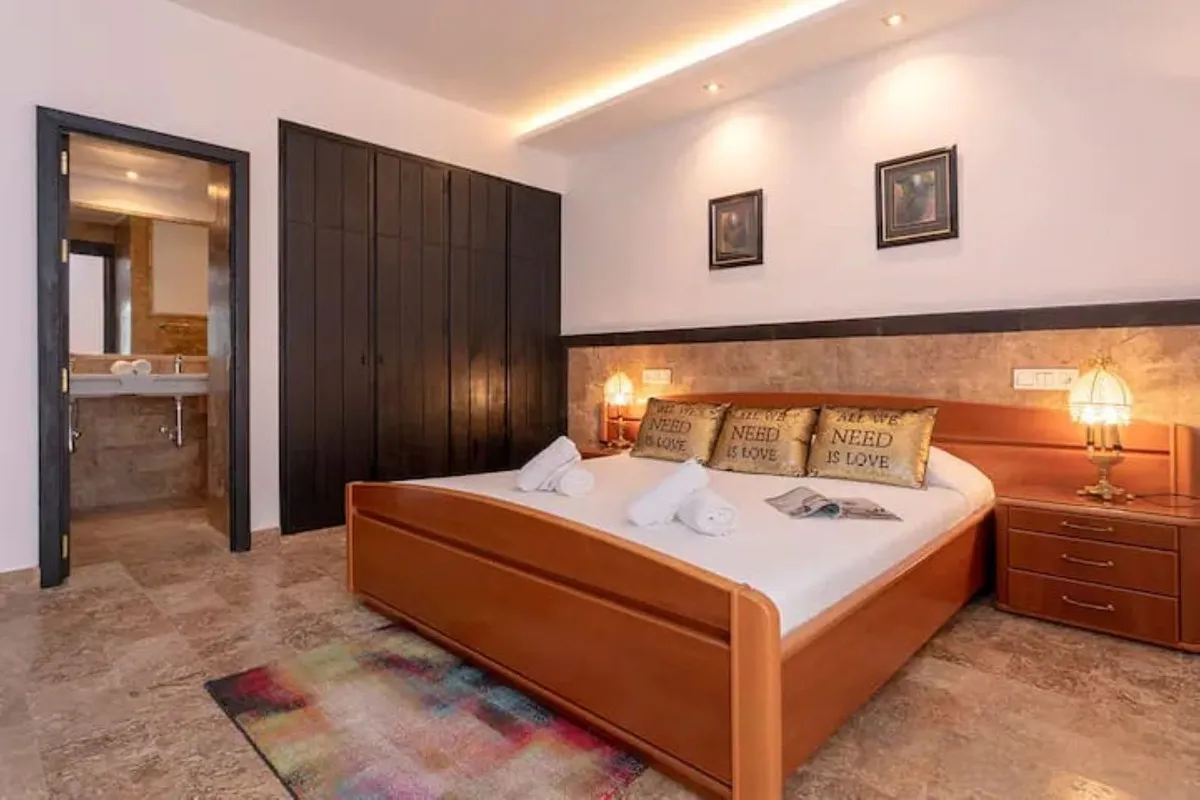 4d079274-9493-4fda-a13b-35f312ea5879