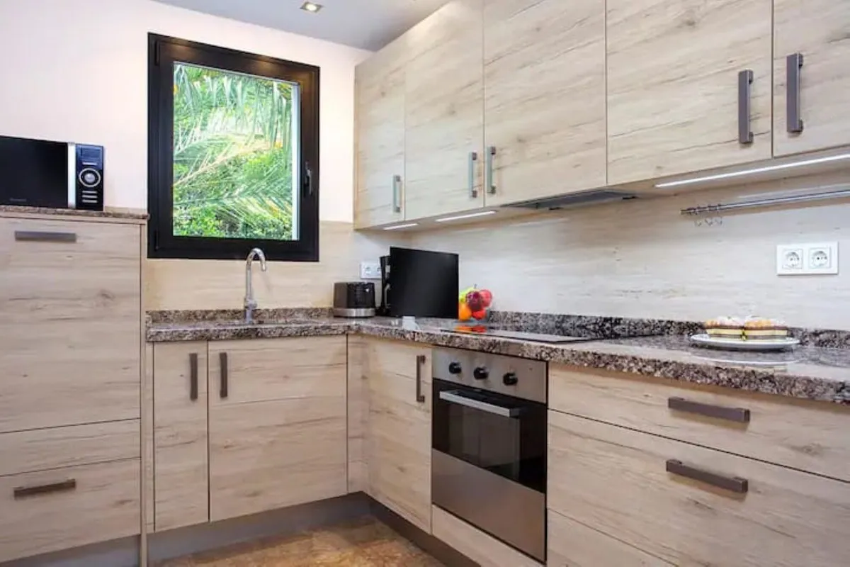 b965977b-8c6d-4961-bb78-98e5f3477a68