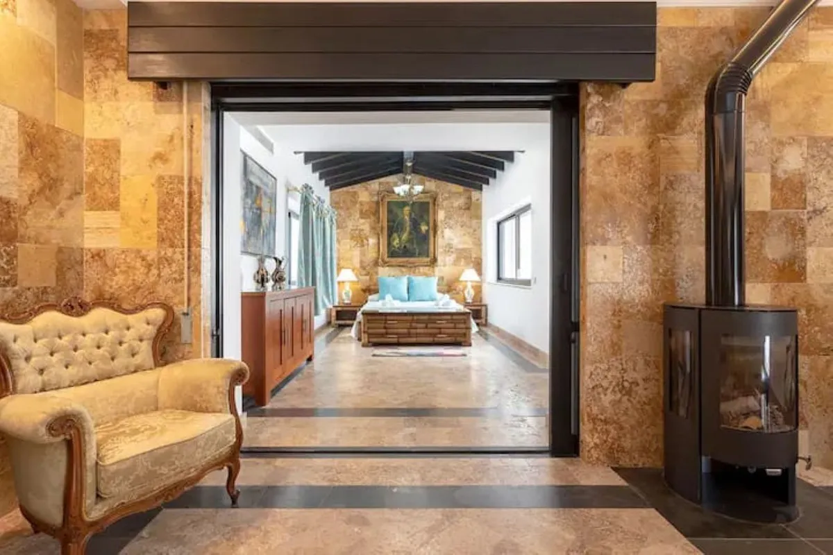 f4b25a6b-13a2-4114-b891-ed5390471e47